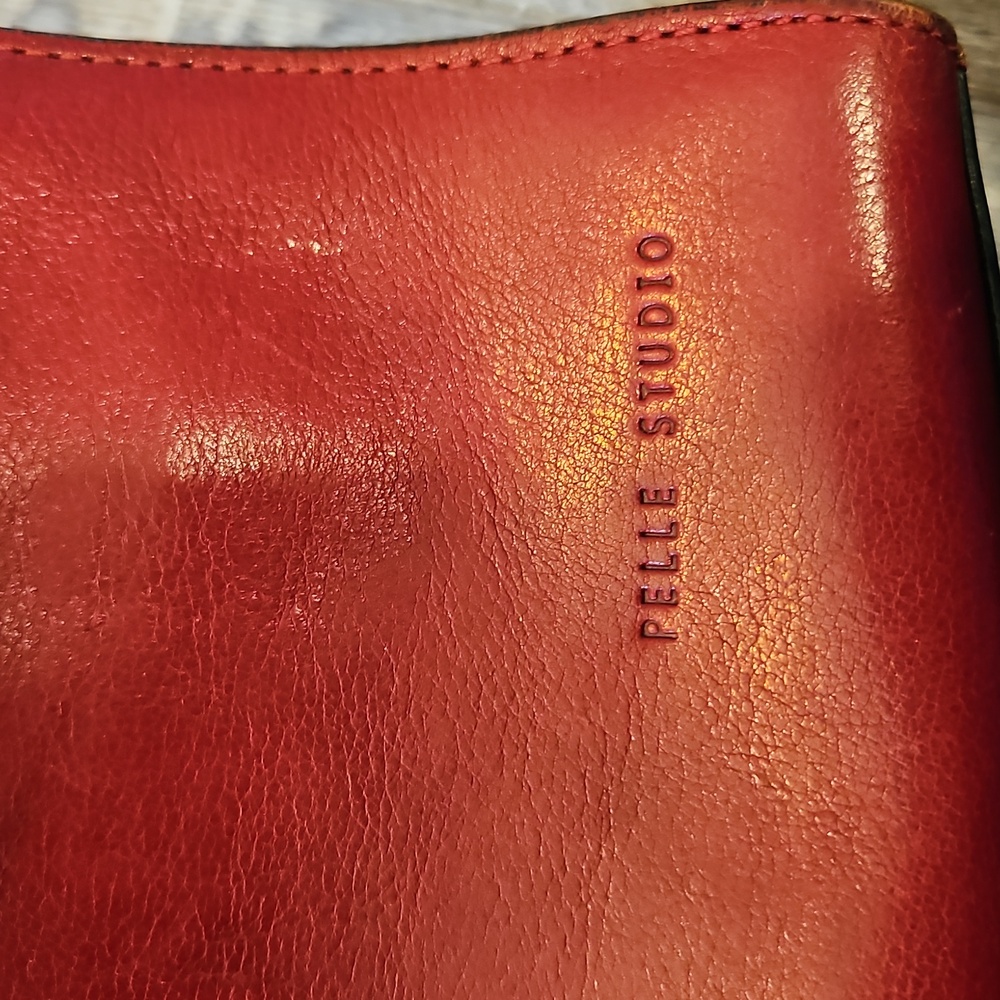 Red Pelle Studio By Wilsons Leather. Italian leather. Shows Signs of wear - Picture 2 of 9